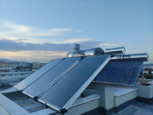 Antalya’da bulunan güneş enerji sistemleri firması olarak, en kaliteli malzemelerden temin ettiğimiz gün ısı panellerini sizlere getirerek sıcak su kullanımınızı sağlıyoruz.